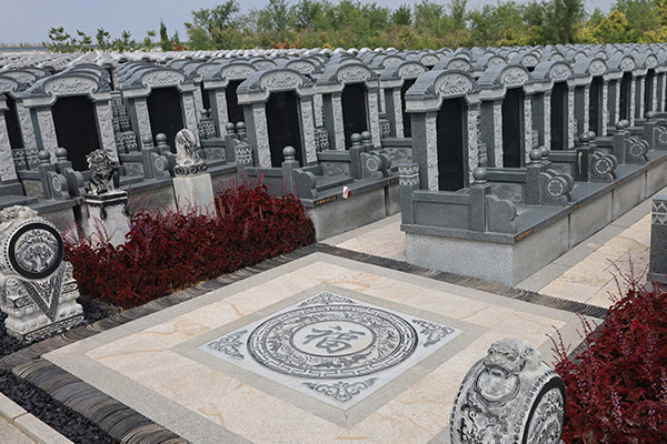 沈阳龙生墓园的九里晴川墓区展示