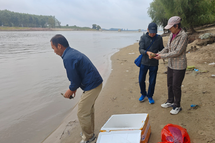 极乐殡葬网践行社会责任:放生护生,助力辽河湿地生物多样性保护 极乐殡葬网践行社会责任.jpg