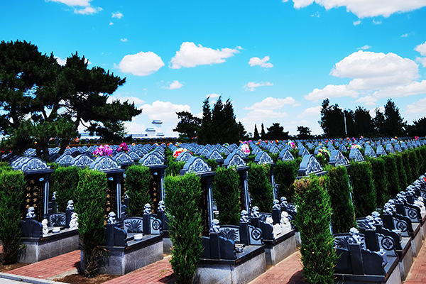 沈阳公墓园大全选择龙生墓园环境优美，氛围庄重肃穆！