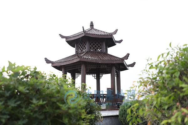 隆宝山墓园