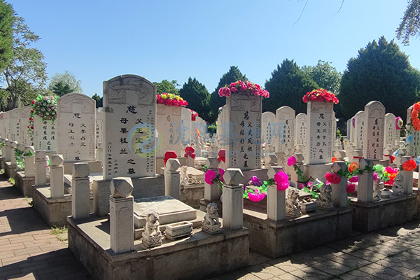 回龙岗墓园